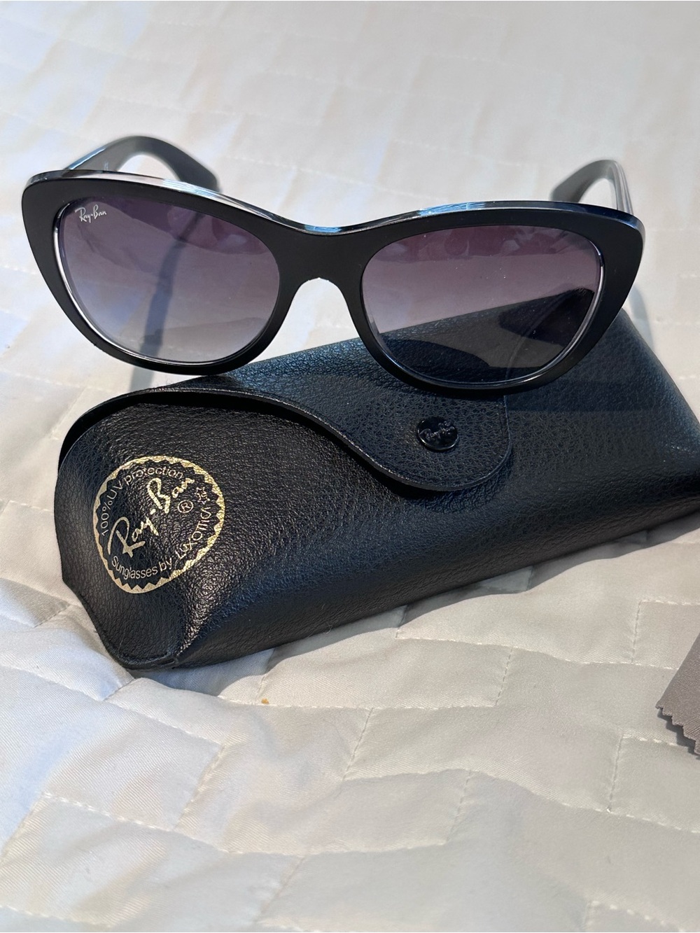 RAY-BAN Sunglasses RB4227 Classic Dark Grey Cat-eye NEW with Case retail$195
